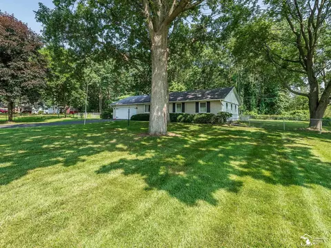 2372 Devonshire, Temperance, MI 48182 photo 3
