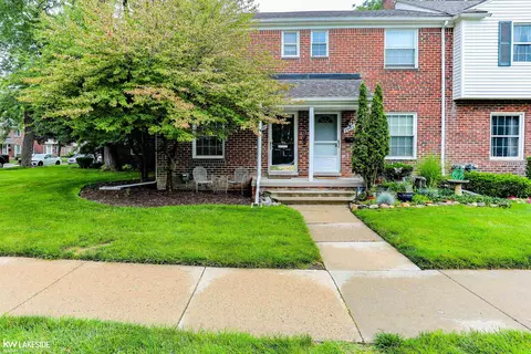 23401 Edsel Ford Ct UNIT 475, Saint Clair Shores, MI 48080