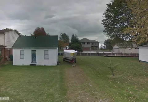 46110 Edgewater Dr, New Baltimore, MI 48047
