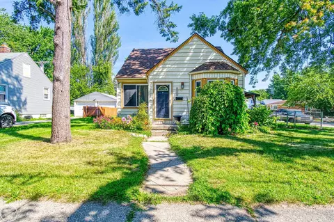 15039 Crescentwood, Eastpointe, MI 48021