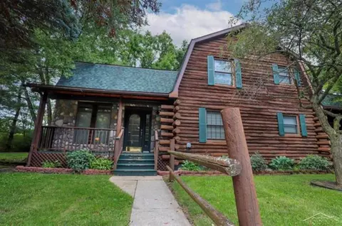 1910 N Neiner, Sanford, MI 48657