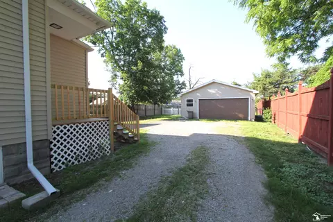 330 Elm, Monroe, MI 48162 photo 4