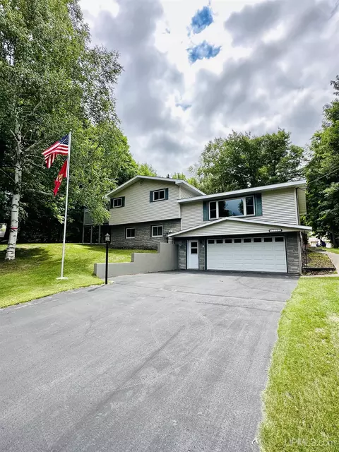 2143 Huron, Marquette, MI 49855