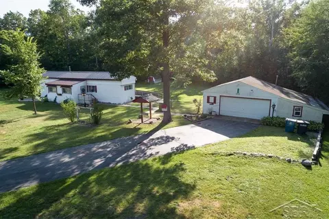 1602 S Eight Mile Rd, Breckenridge, MI 48615