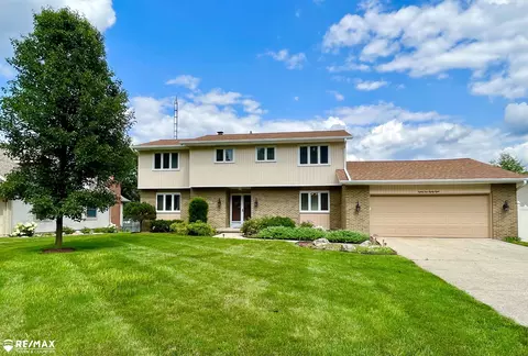 8488 Apple Blossom, Flushing, MI 48433