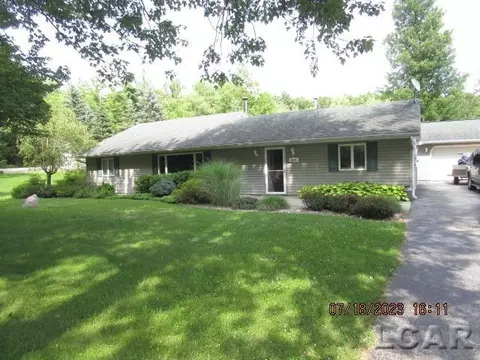 5241 Hallenbeck, Manitou Beach, MI 49253