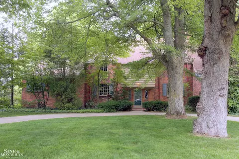285 Grosse Pointe, Grosse Pointe Farms, MI 48236