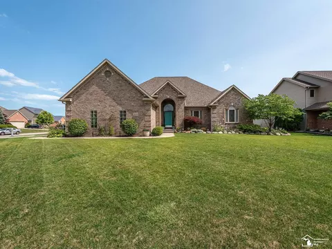 15320 Oak Knl, Monroe, MI 48161