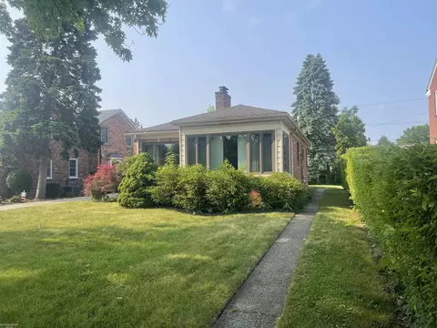 69 Vernier, Grosse Pointe Shores, MI 48236 photo 2