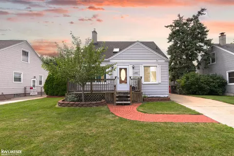 25641 Chalmers, Roseville, MI 48066