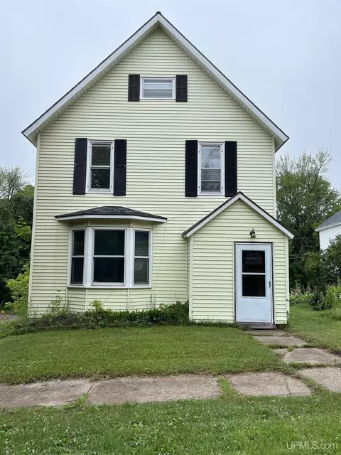 111 E Riv, Ontonagon, MI 49953