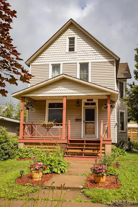 109 E Clark, Negaunee, MI 49866