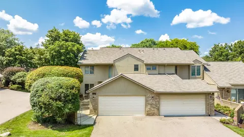 4113 Foxpointe, West Bloomfield, MI 48323