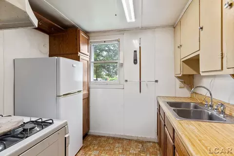 2763 Drexel, Adrian, MI 49221 photo 7