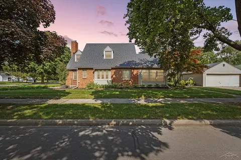 2402 Adams, Saginaw, MI 48602