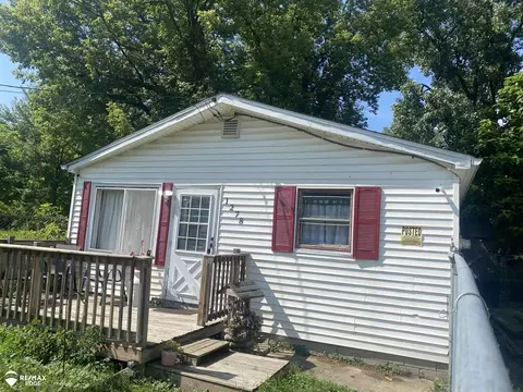 1278 Knickerbocker, Flint, MI 48505