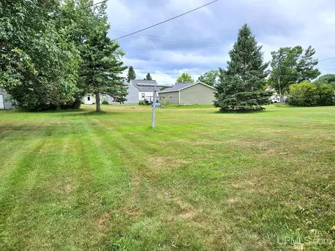 1308 Hancock, Wakefield, MI 49968 photo 2