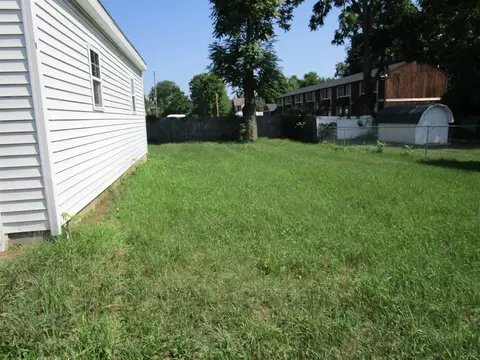 221 E Cummins St, Tecumseh, MI 49286 photo 9
