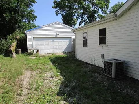 221 E Cummins St, Tecumseh, MI 49286 photo 3