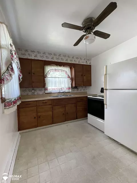 2439 S Vassar, Davison, MI 48423 photo 2