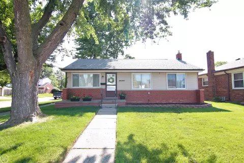 28260 Fountain, Roseville, MI 48066
