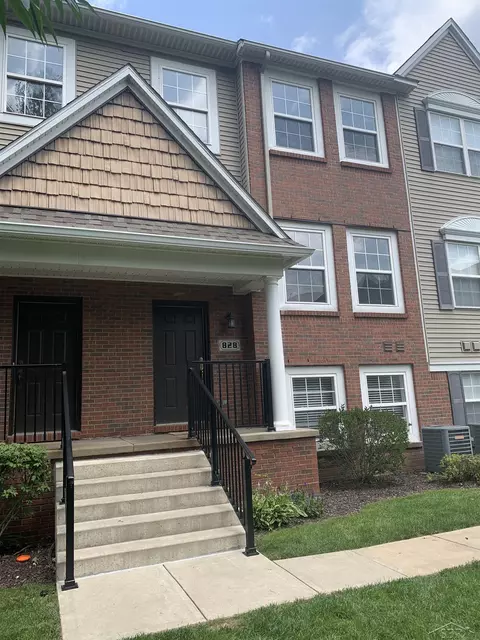 828 Eagle, Fenton, MI 48430
