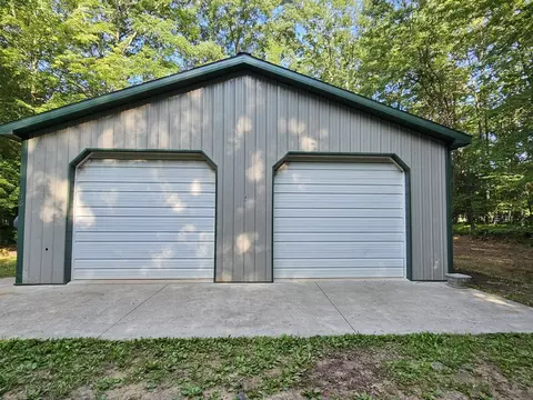 5489 N Oak, Gladwin, MI 48624 photo 2