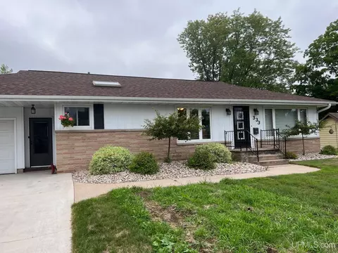 333 Westwood Ave, Kingsford, MI 49802