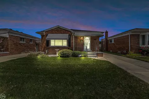 28012 Rockwood, Saint Clair Shores, MI 48081