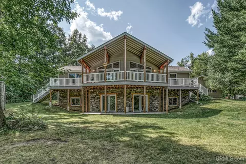 W3951 Lake Mary Dr S, Vulcan, MI 49892