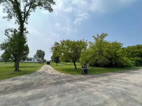1905 W Saganing, Bentley, MI 48613 photo 3