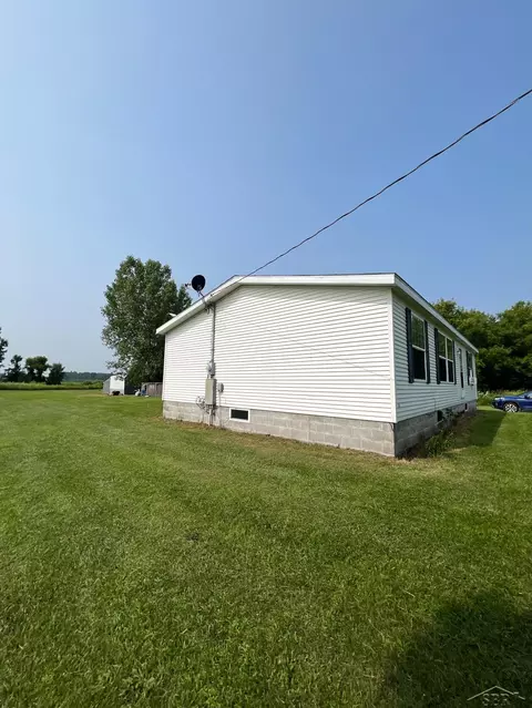1905 W Saganing, Bentley, MI 48613 photo 6