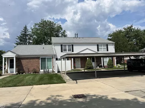 24152 Meadowbridge, Clinton Township, MI 48035