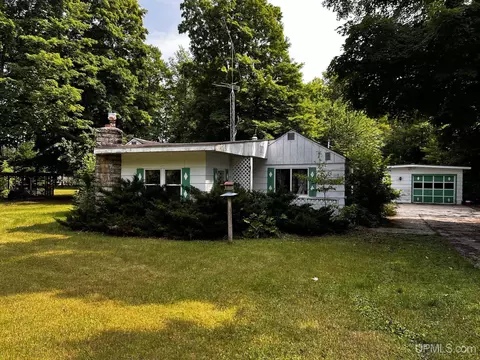 11085 County Road 442, Cooks, MI 49817
