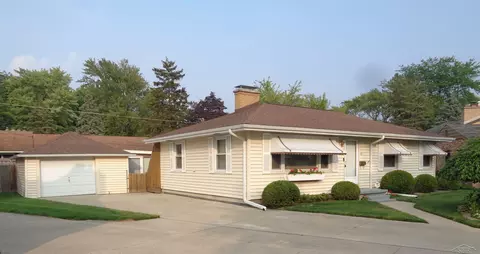40 Mackinaw, Saginaw, MI 48602