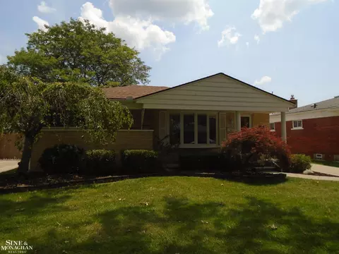 28606 Rockwood, Saint Clair Shores, MI 48081