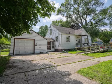 916 Church, Port Huron, MI 48060