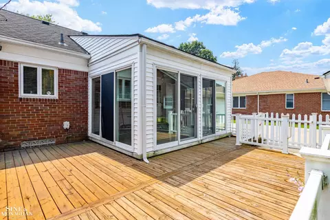 596 Hampton, Grosse Pointe Woods, MI 48236 photo 30