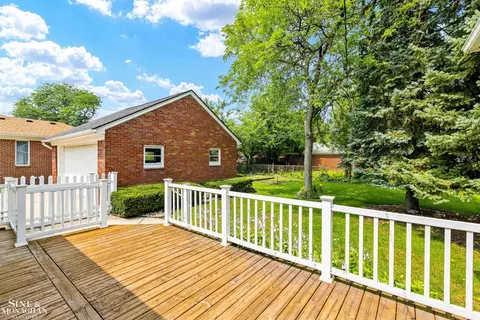 596 Hampton, Grosse Pointe Woods, MI 48236 photo 31