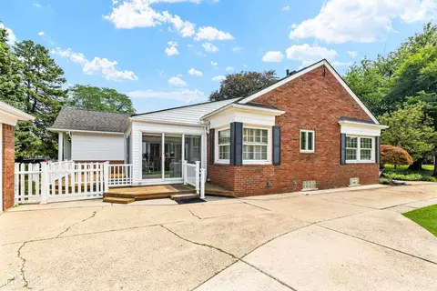 596 Hampton, Grosse Pointe Woods, MI 48236 photo 28