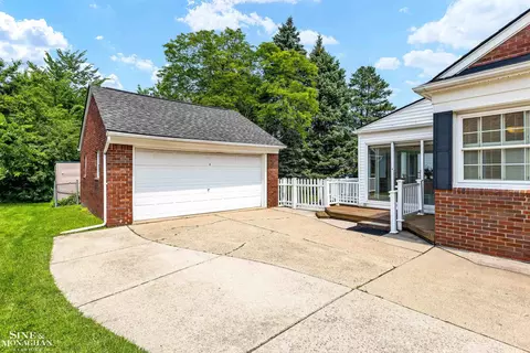 596 Hampton, Grosse Pointe Woods, MI 48236 photo 27