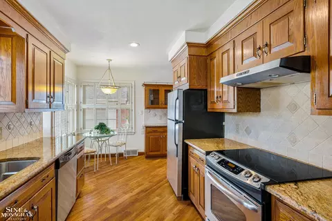 596 Hampton, Grosse Pointe Woods, MI 48236 photo 7