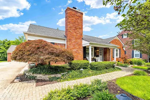 596 Hampton, Grosse Pointe Woods, MI 48236 photo 3