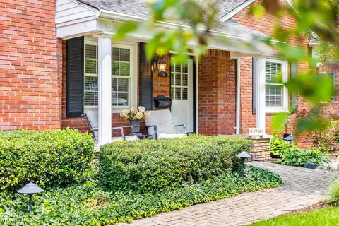 596 Hampton, Grosse Pointe Woods, MI 48236 photo 4