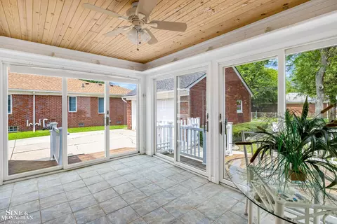 596 Hampton, Grosse Pointe Woods, MI 48236 photo 13