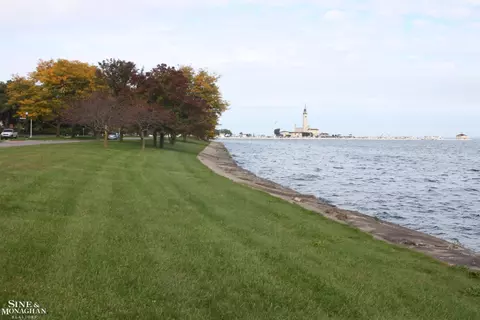 596 Hampton, Grosse Pointe Woods, MI 48236 photo 36