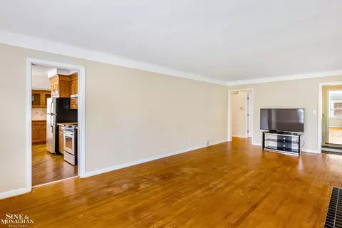 596 Hampton, Grosse Pointe Woods, MI 48236 photo 6