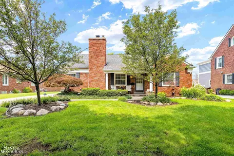 596 Hampton, Grosse Pointe Woods, MI 48236