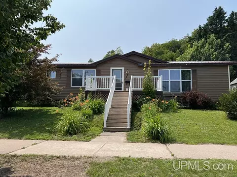 301 W Onota, Munising, MI 49862