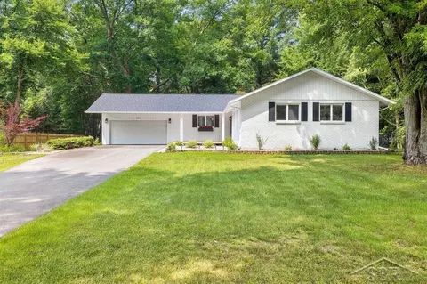 2901 E Pineview, Midland, MI 48640